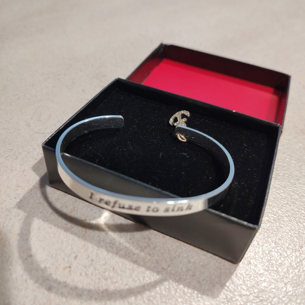 My TruthbCharm Bracelet Anchor "I refuse to sink" box no sleeve.